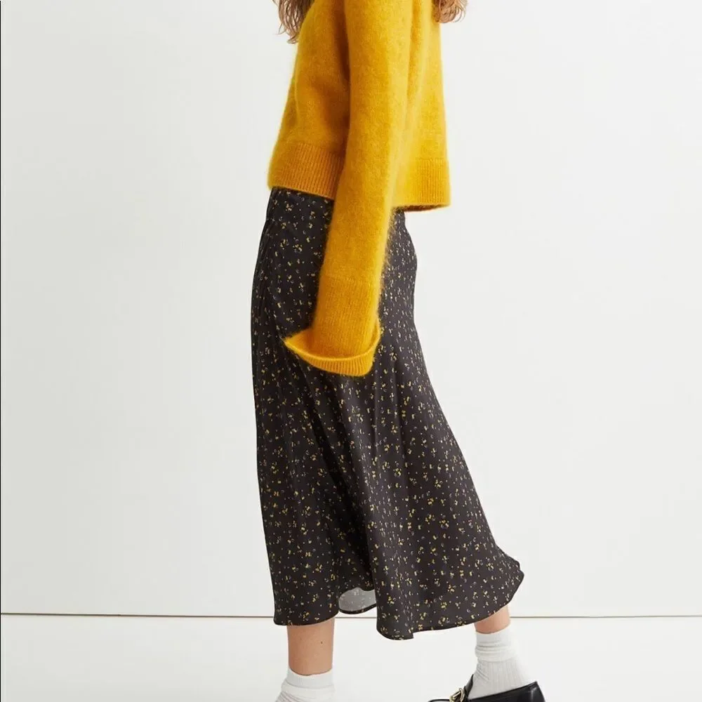 𝅺h&m long floral black- yellow skirt skirt. NWT. New. Size 4